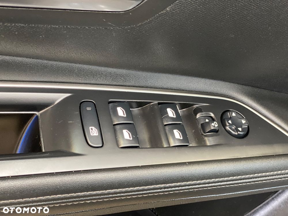 Peugeot 5008 2.0 BlueHDi Allure Pack S&S EAT8 - 36