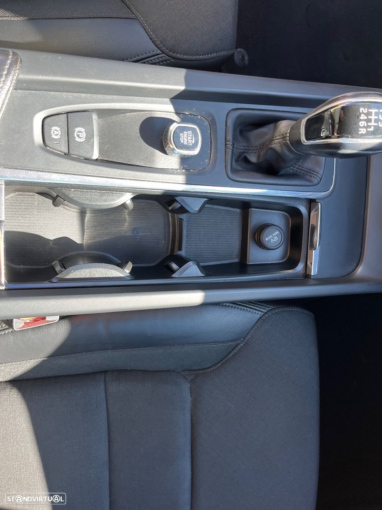Volvo V60 2.0 D3 Momentum Plus - 37