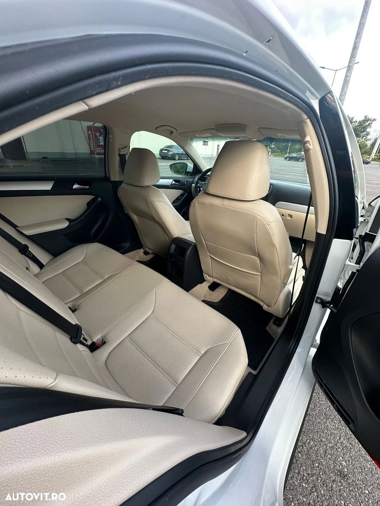 Volkswagen Jetta 1.4 DSG - 1