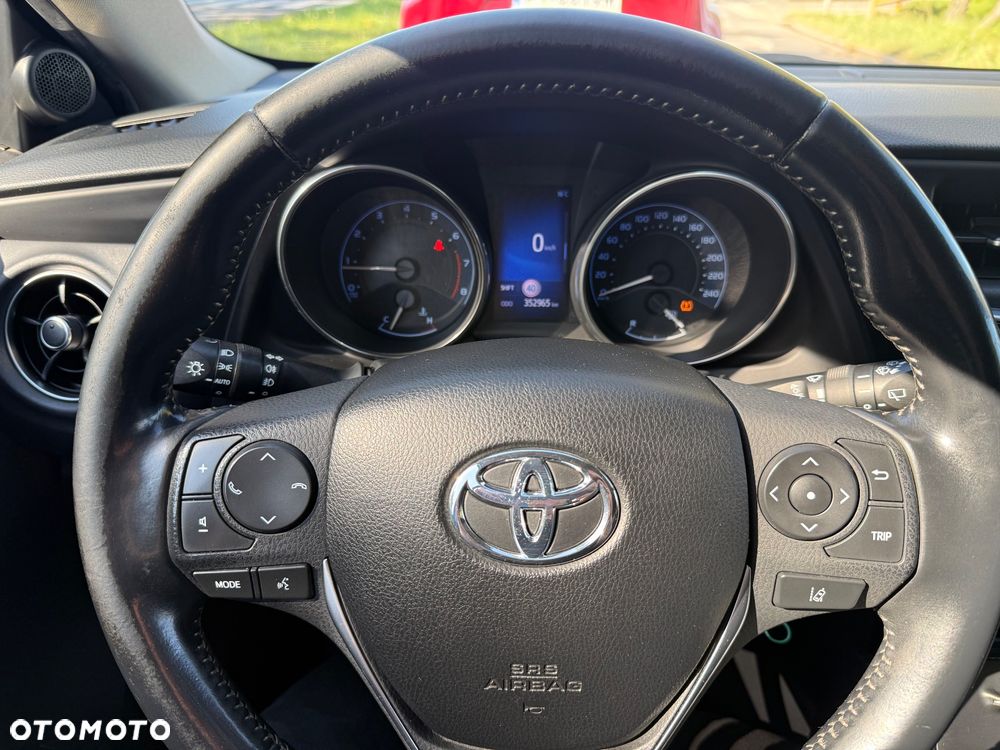 Toyota Auris - 11