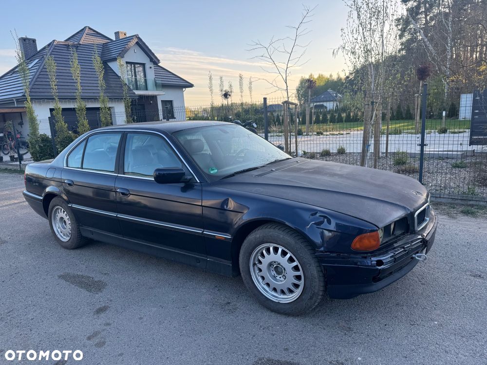 BMW Seria 7 735i L - 8