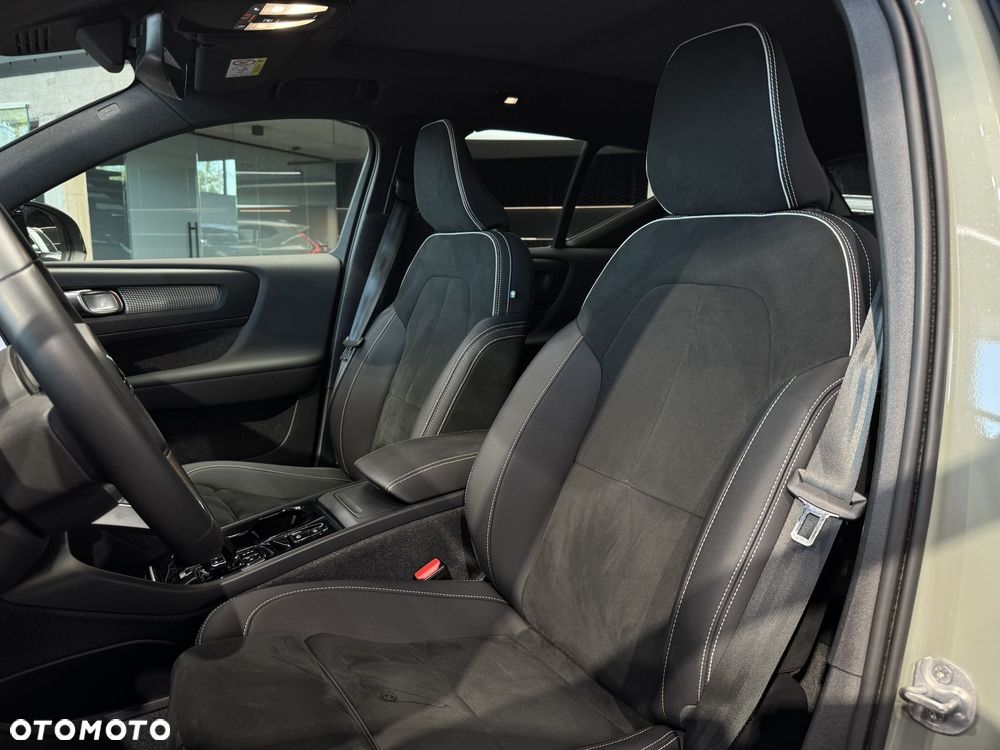 Volvo XC 40 B4 Plus Dark - 13