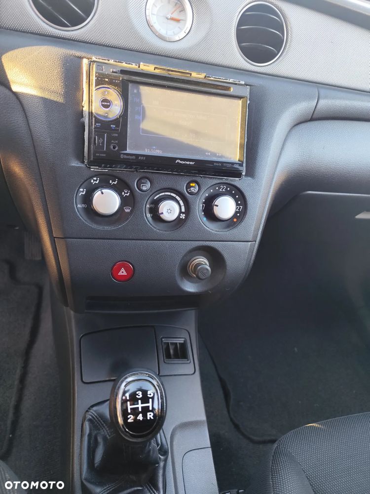 Mitsubishi Outlander - 16