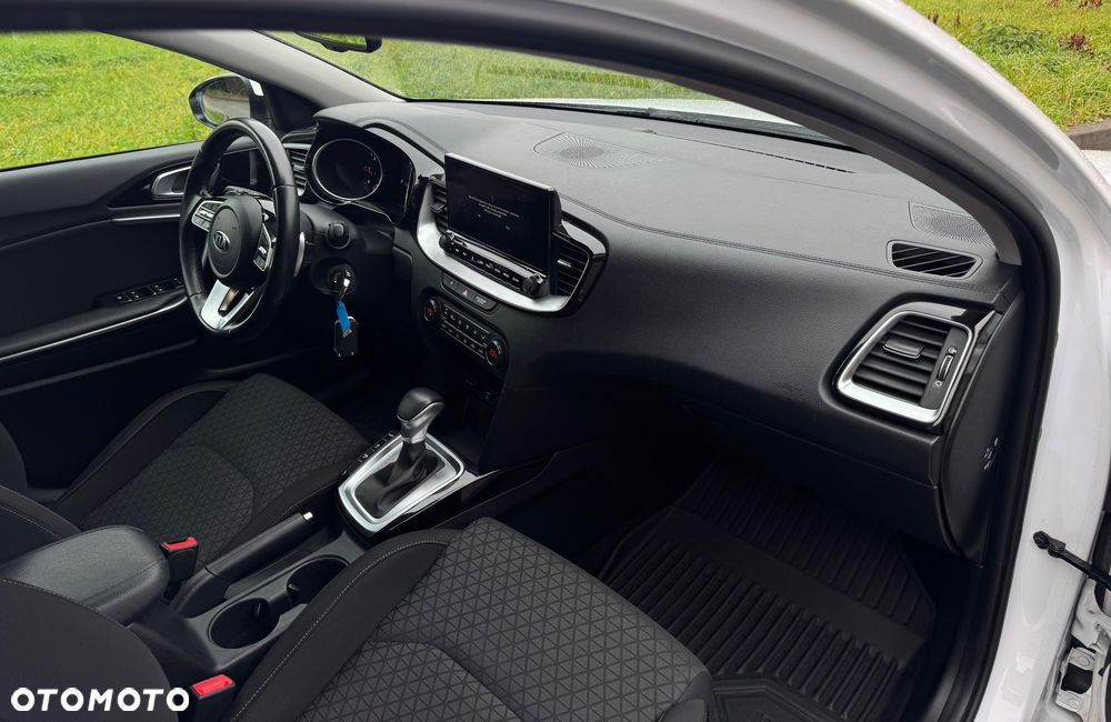 Kia Ceed 1.6 CRDi Eco-Dynamics+ (48V Mild-Hybrid) DCT7 Vision - 16