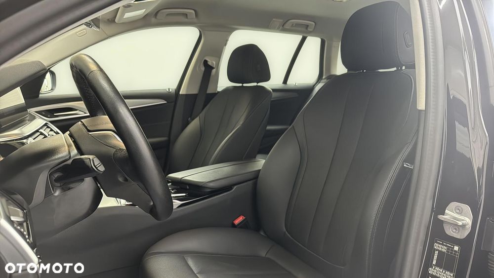 BMW Seria 5 530i xDrive mHEV - 12