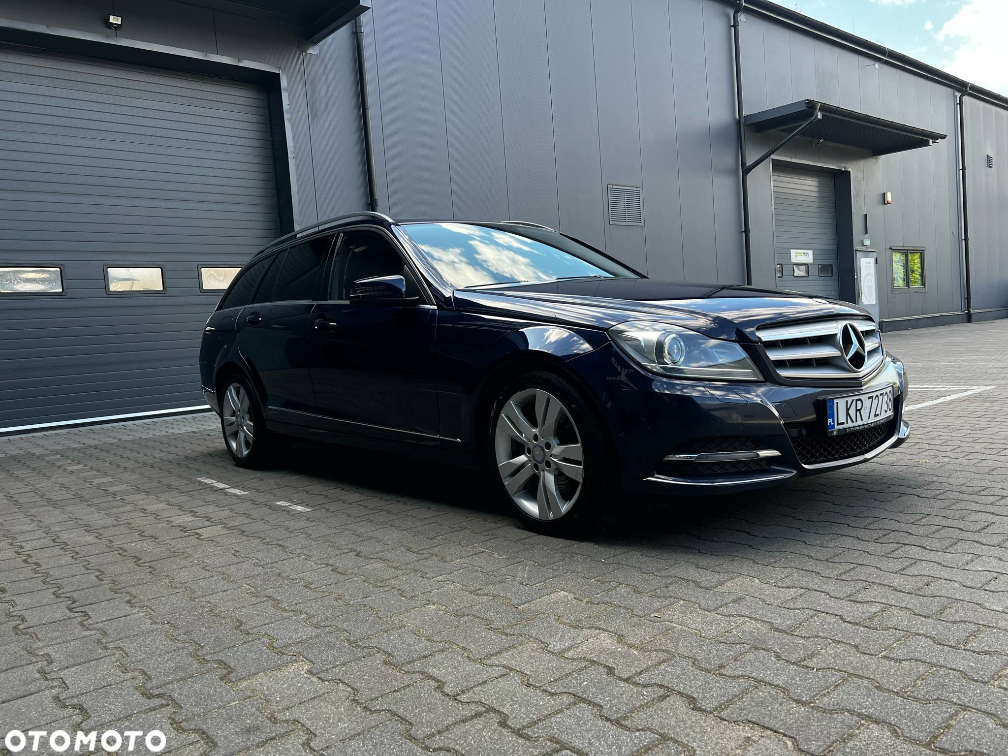 Mercedes-Benz Klasa C 300 CDI BlueEff 4-Matic Avantgarde - 3