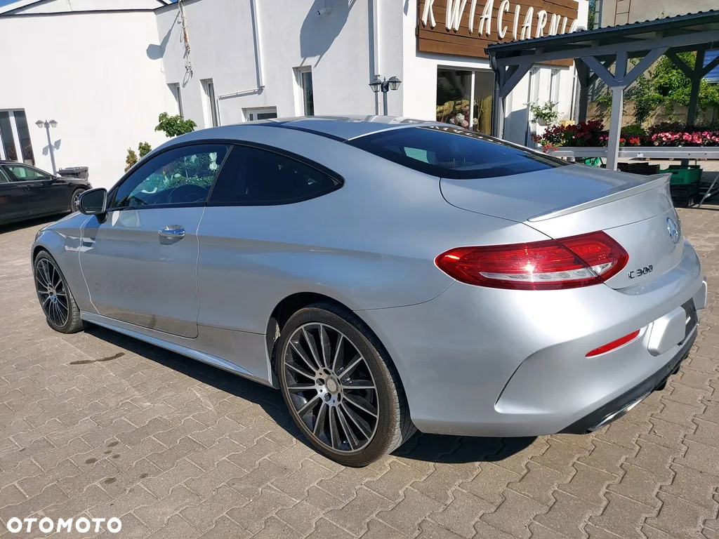 Mercedes-Benz Klasa C 300 Coupe 9G-TRONIC AMG Line - 26
