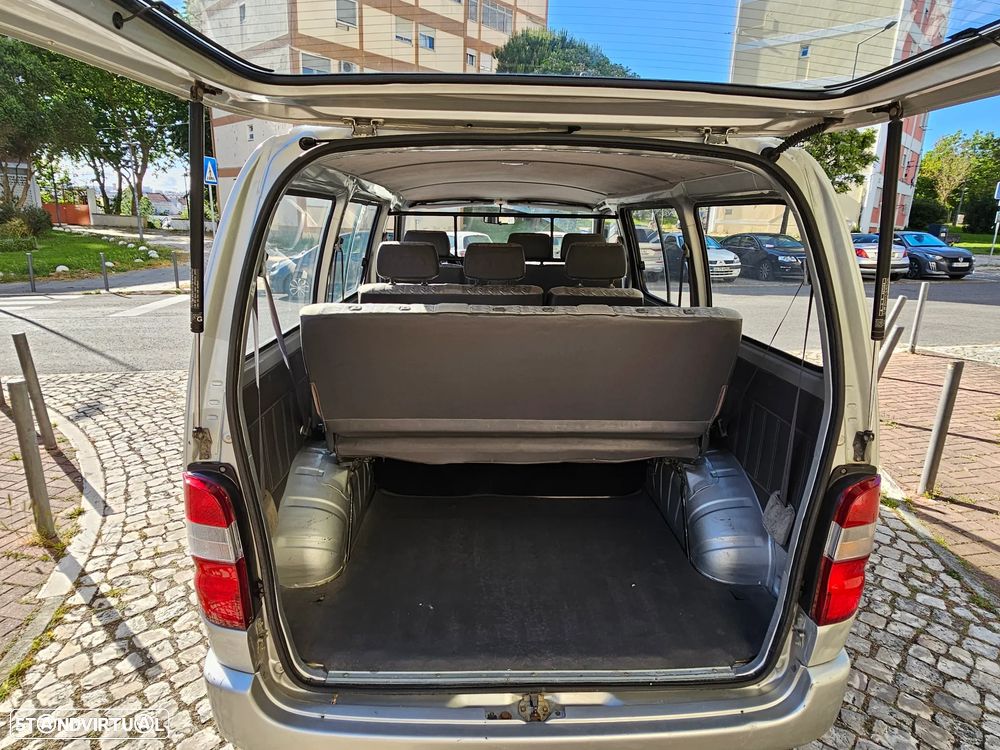 Toyota HiAce 2.4 D LH102L 4 Vidros - 9