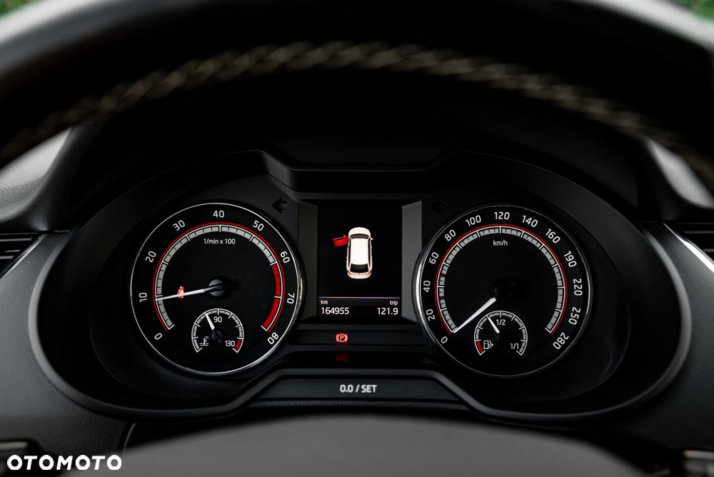 Skoda Octavia 2.0 TSI RS - 25