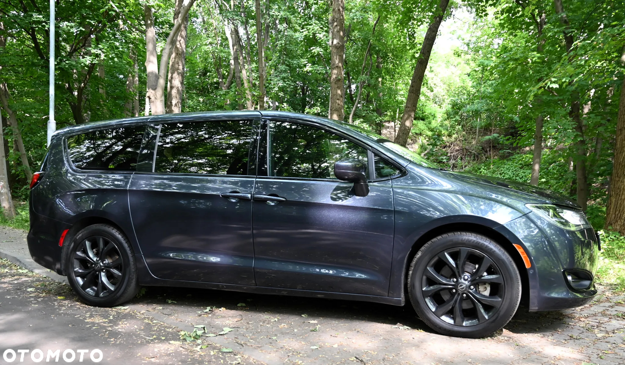 Chrysler Pacifica - 24
