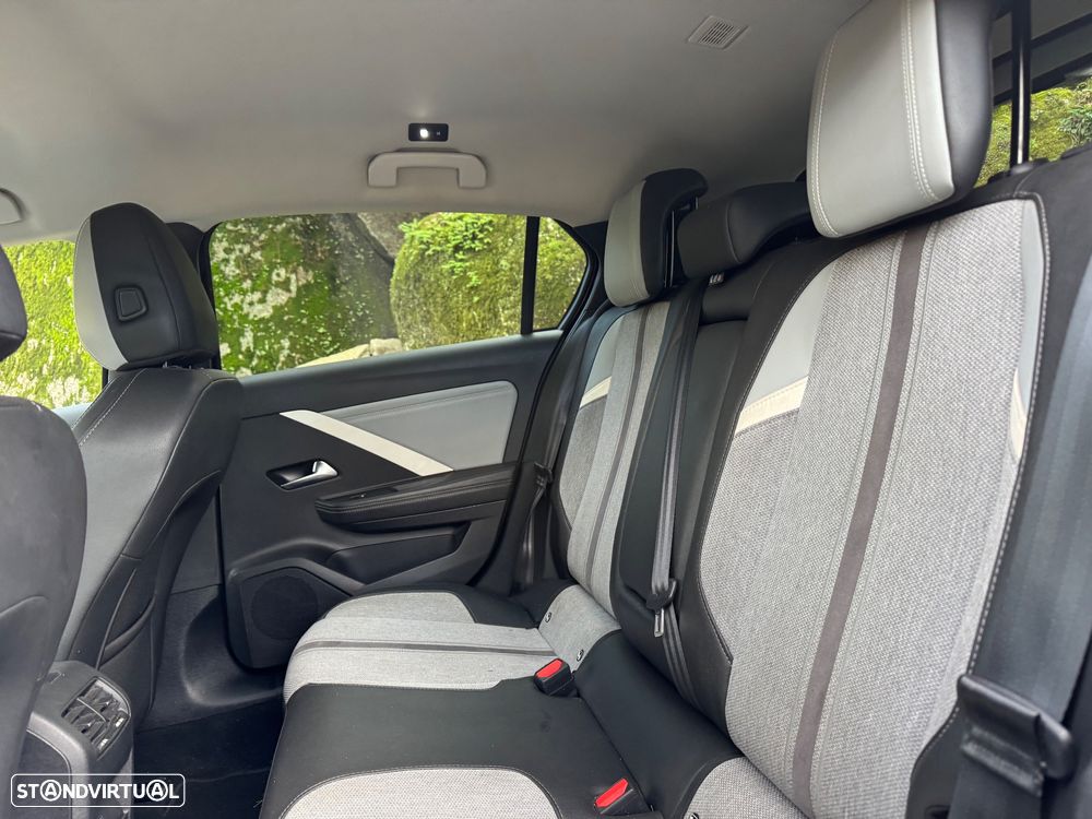 Opel Astra 1.2 T Elegance - 10