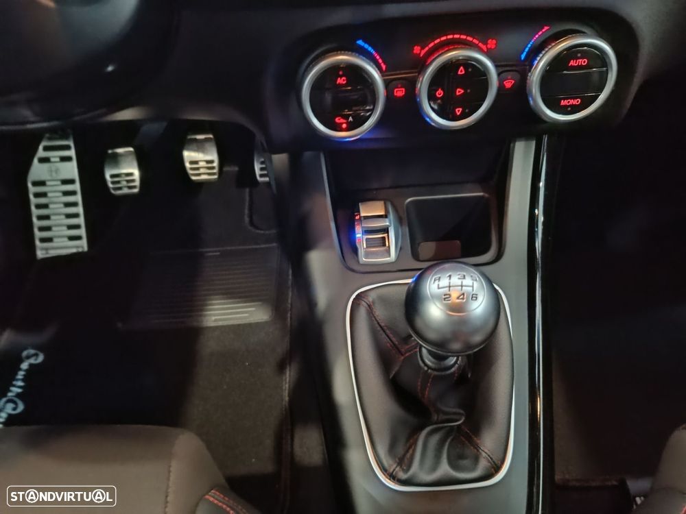 Alfa Romeo Giulietta 1.6 JTDM Distinctive - 19