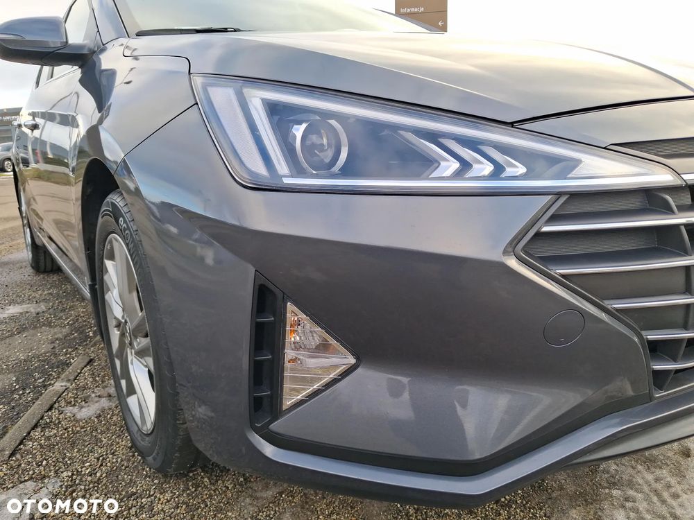 Hyundai Elantra 1.6 Comfort - 28