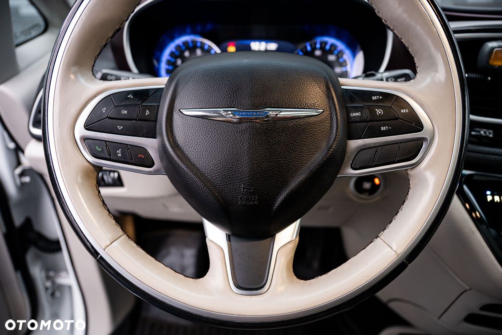 Chrysler Pacifica - 18