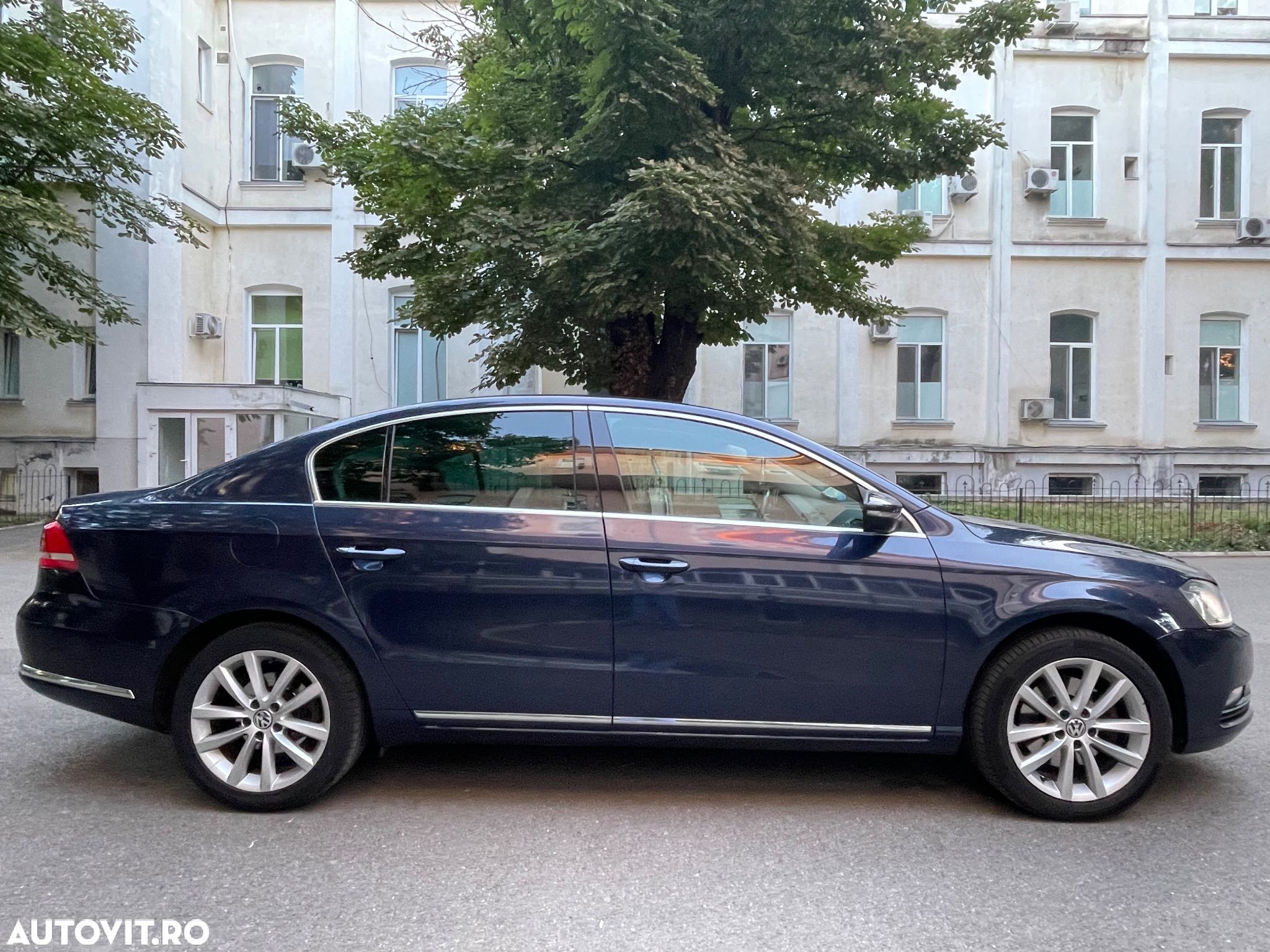 Volkswagen Passat - 1