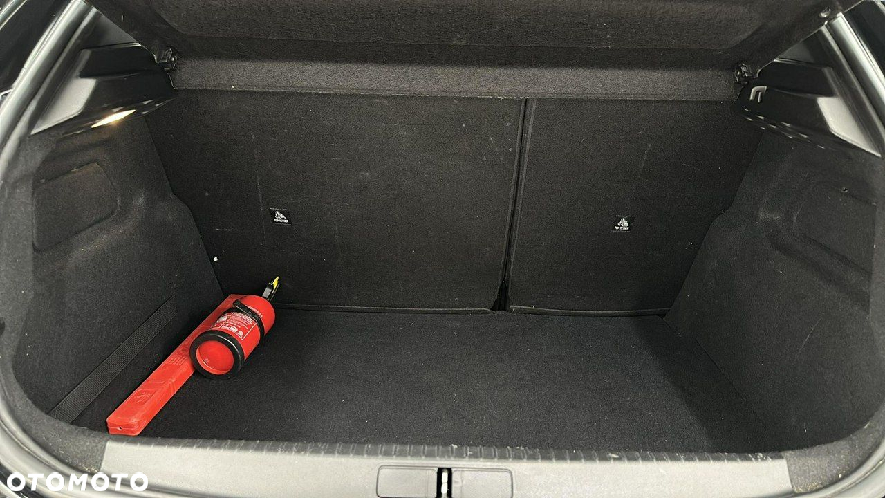 Peugeot 208 - 12