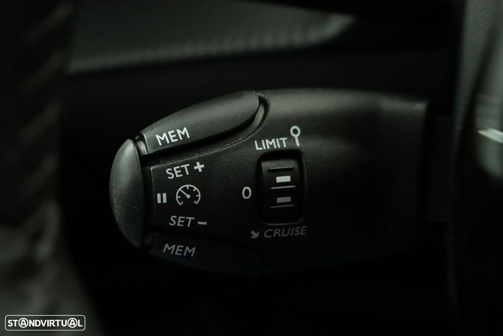 Peugeot 2008 1.2 PureTech Allure - 18