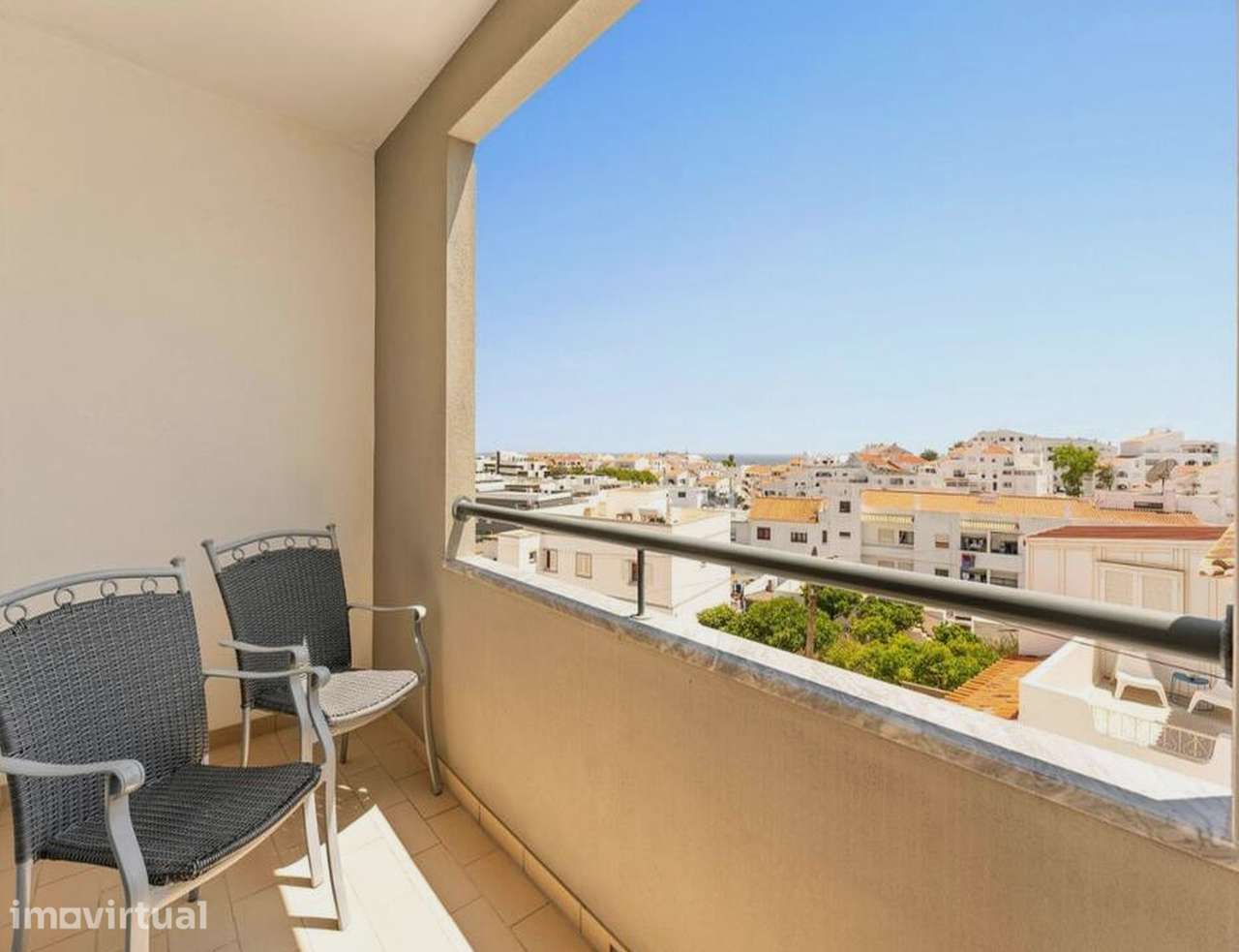Apartamento T2 com varanda e ar condicionado - Grande imagem: 2/29