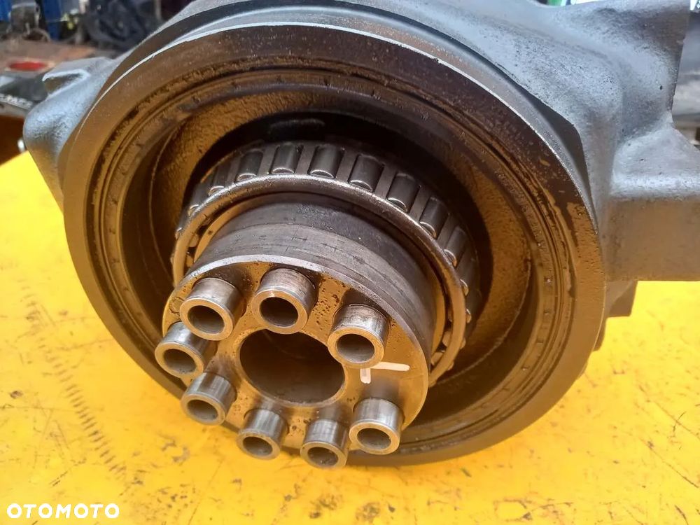 Zwrotnice przedniej osi lewa 47885850 prawa 47912893 New Holland T7.230 - 5