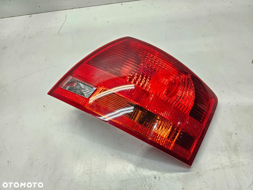LAMPA PRAWY TYŁ W BŁOTNIK AUDI A4 B7 KOMBI AVANT 8E9945096E ORYGINAŁ - 5