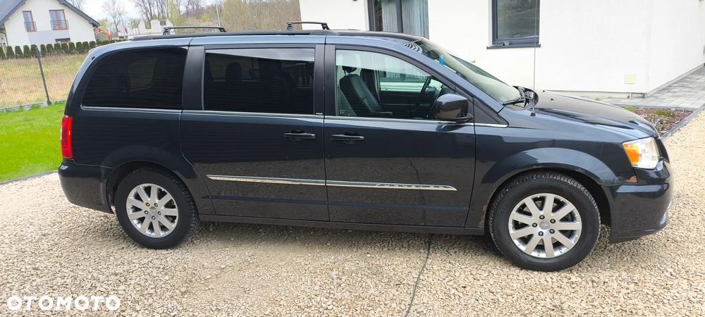 Chrysler Town & Country - 12