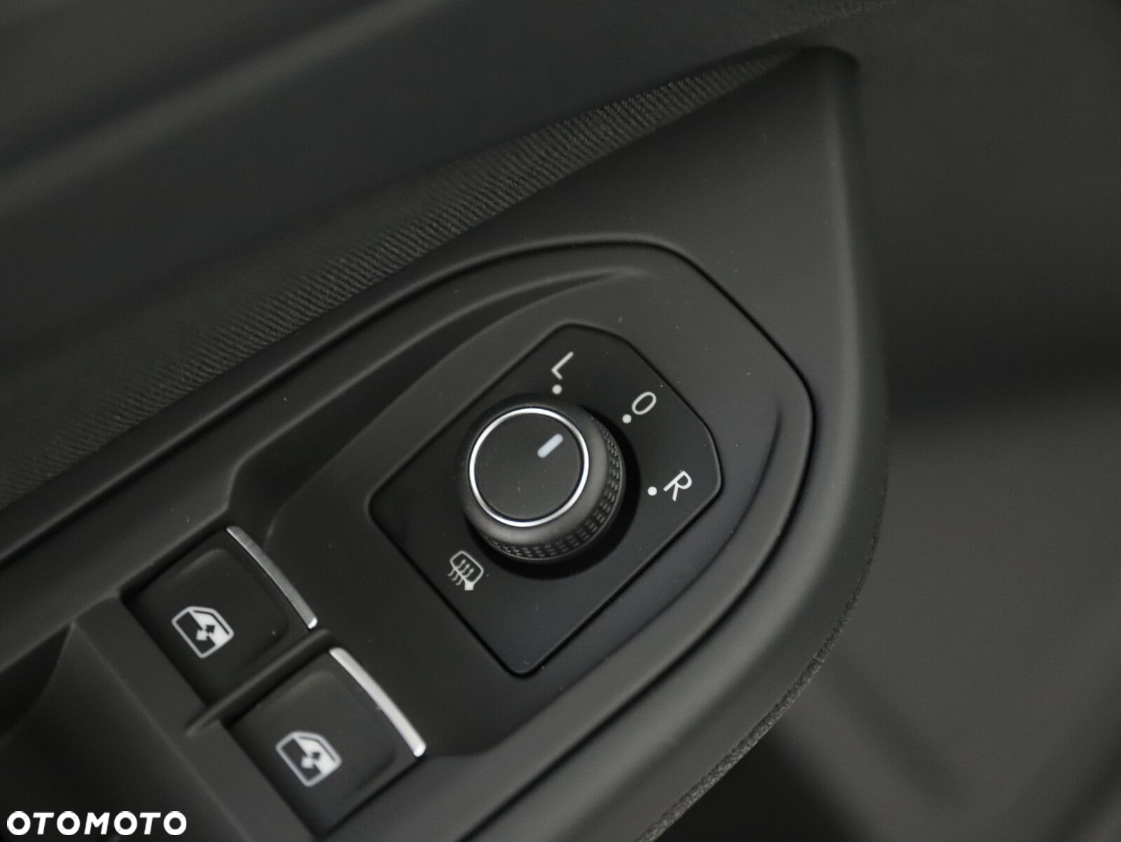 Volkswagen Golf VIII 2.0 TSI 4Motion Style DSG - 23