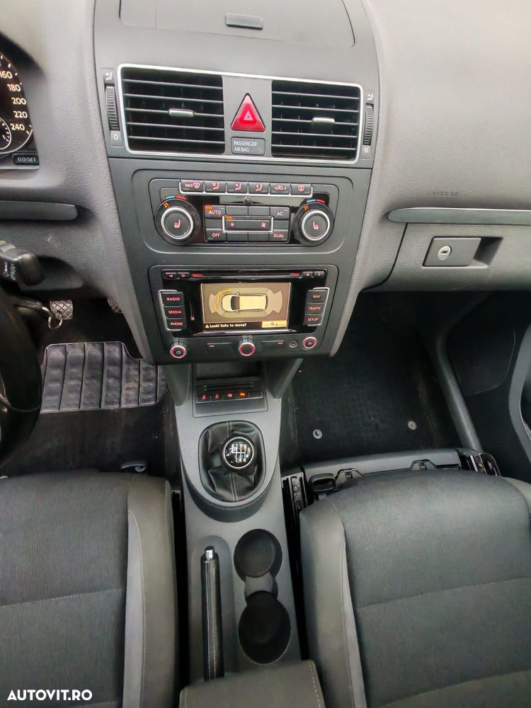 Volkswagen Touran 2.0 TDI DPF STYLE - 10