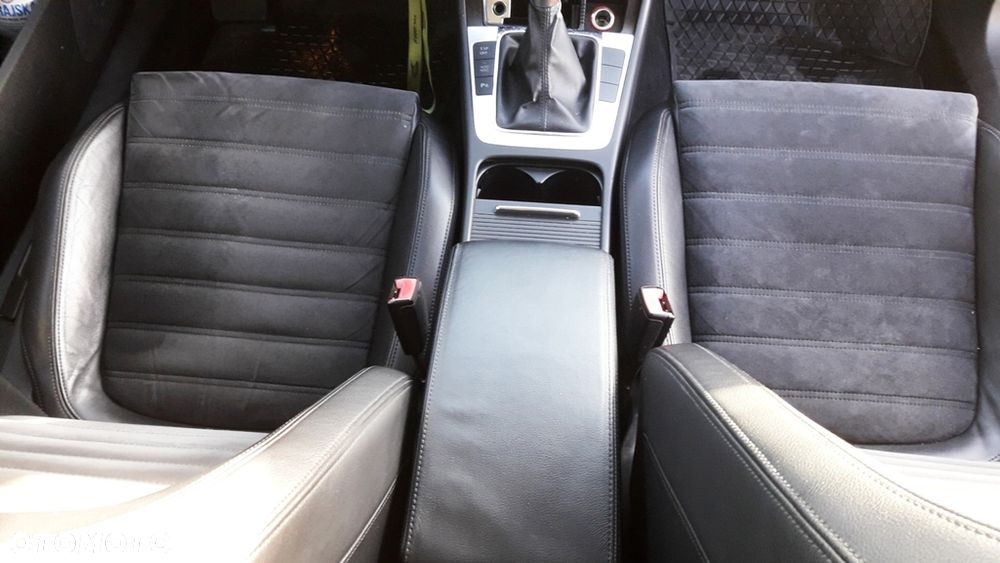 Volkswagen Passat 2.0 TDI DPF Highline - 25