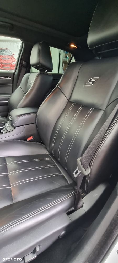 Chrysler 300s - 9