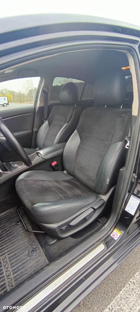 Toyota Avensis 2.0 D-4D Premium - 8
