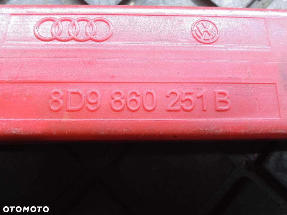 TRÓJKĄT OSTRZEGAWCZY AUDI SEAT SKODA VW 8D9860251B - 2