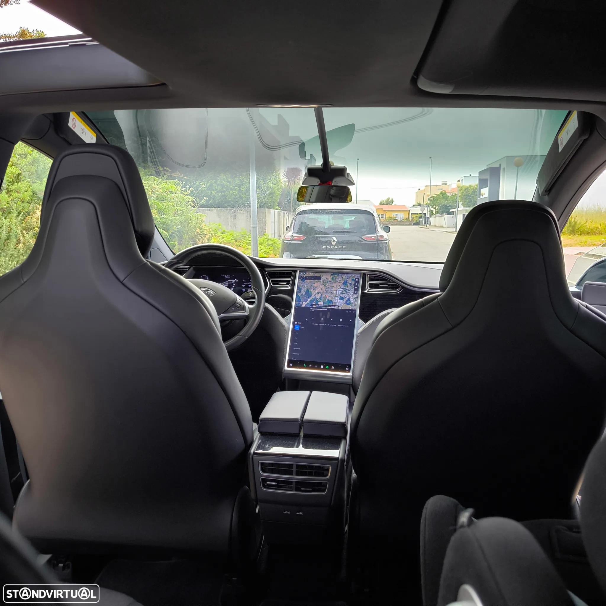 Tesla Model X - 12