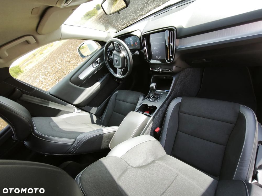 Volvo XC 40 T3 Momentum - 23