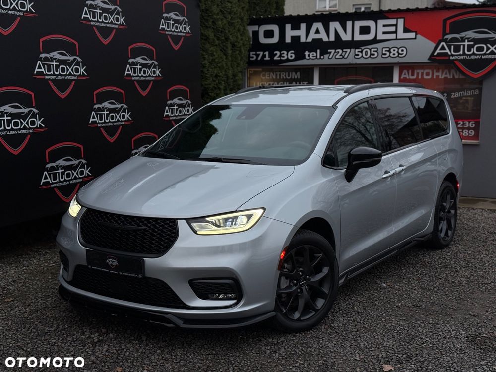 Chrysler Pacifica - 1