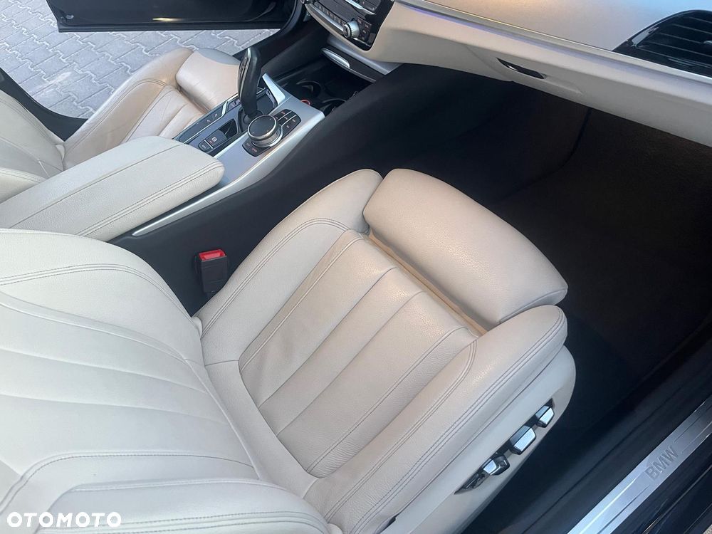 BMW Seria 5 520d xDrive Luxury Line - 23