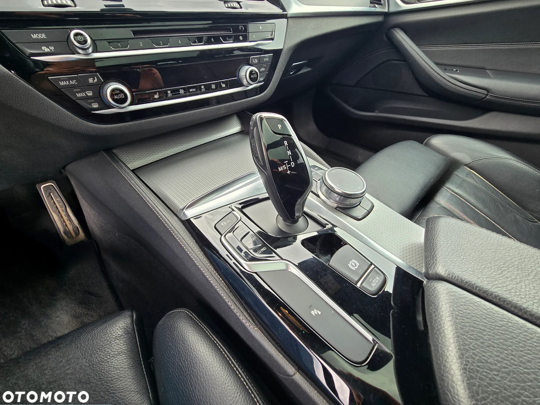 BMW Seria 5 530i xDrive Touring - 22