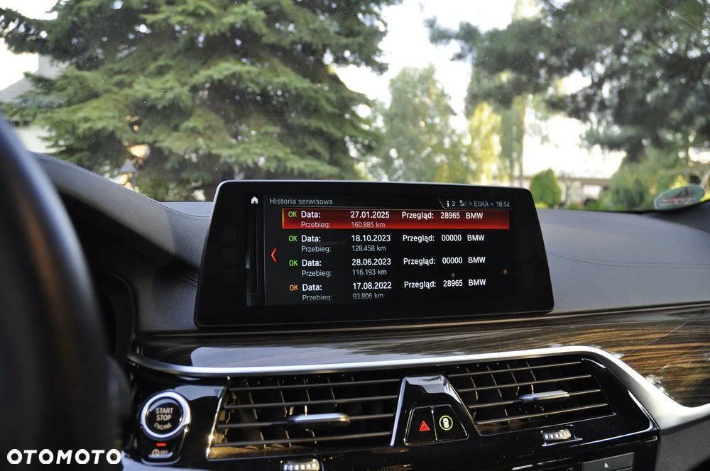 BMW Seria 5 M550i xDrive sport - 31