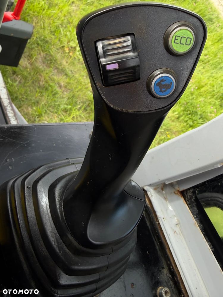 Wacker Neuson DW90 Wozidło 4x4 OBROTOWE.  9 ton ładowność z Pełną kabiną.  1799 mtg 2022 rok. Jak nowe z salonu PERKINS turbo silnik 4cylindry! Pochodzi z Norweskiego Gospodarstwa Ziemniaczanego! Pełne sterowanie dżojstik REWERS HYDROSTATIC. Ogrzewana wentylowana Kabina Opony zero zużycia. Aktualna DEKRA. Kamery wysokiej jakośći! Zero luzów i wycieków. Szybka wolna jazda. Wielka Okazja. Oświetlenie pełne Fabryczne. Hak. Podzespoły dosłownie Nowe! Lokalizacja NOWY SĄCZA - 9
