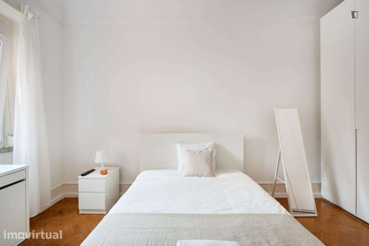 Quarto - localizado em Marquês de Pombal Lisbon - Grande imagem: 2/25