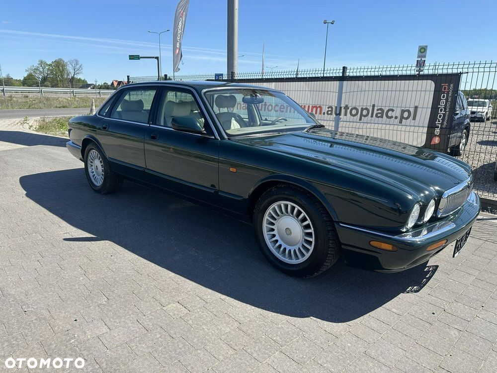 Jaguar XJ - 8