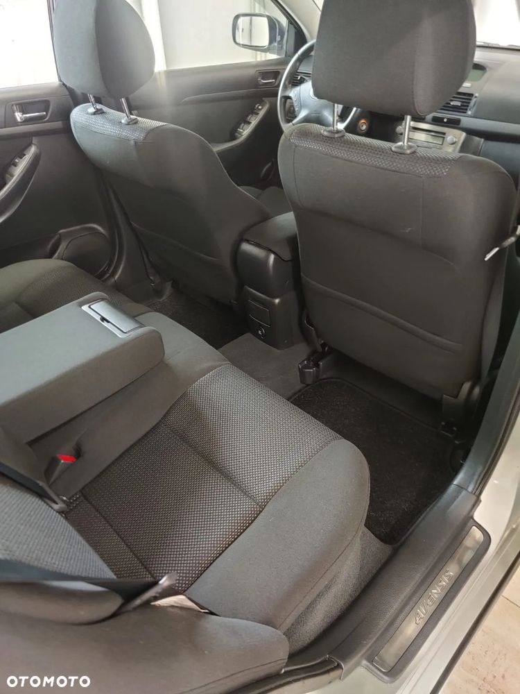 Toyota Avensis 1.8 VVT-i Combi Executive - 6