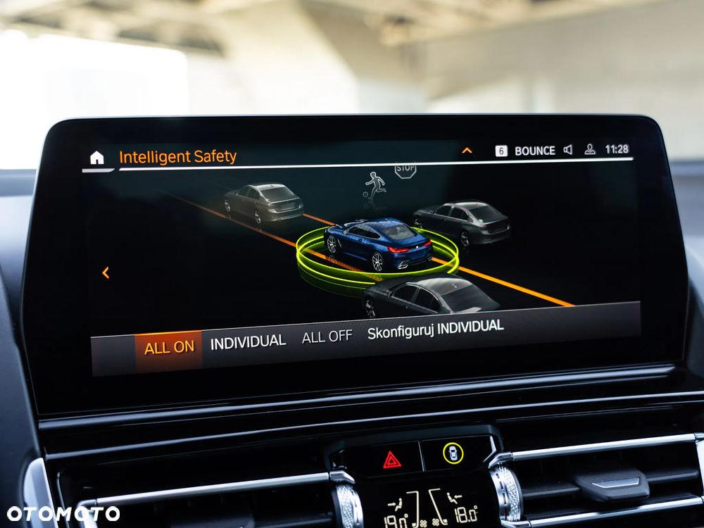 BMW Seria 8 840i xDrive - 32