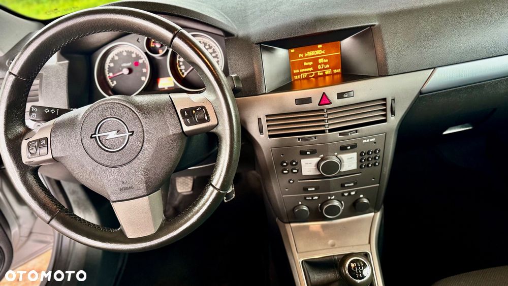 Opel Astra III GTC 1.6 Sport - 13