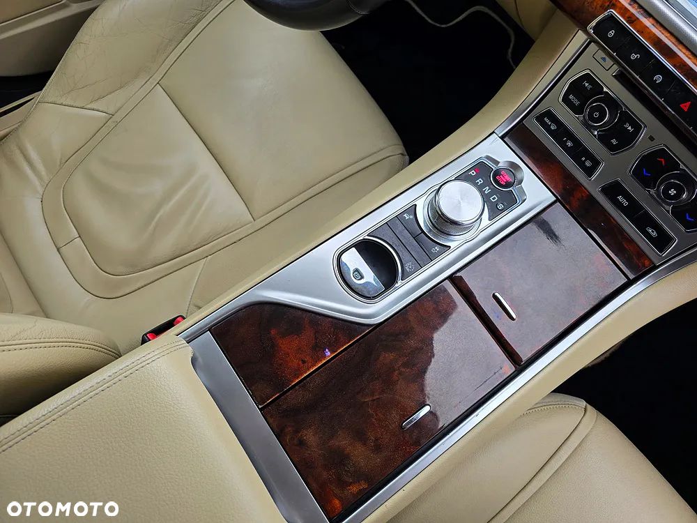 Jaguar XF 2.2 D Premium Luxury - 32