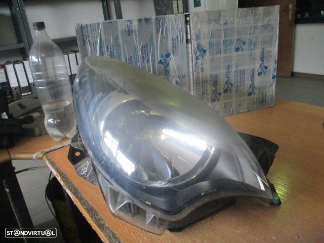 Farol 260106513R RENAULT TWINGO 2 2013 1.2I 75CV 3P VERMELHO Drt H4 VALEO - 1