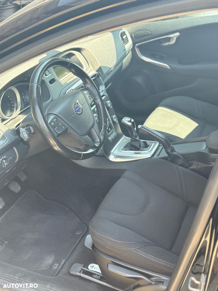 Volvo V40 T2 Momentum - 18