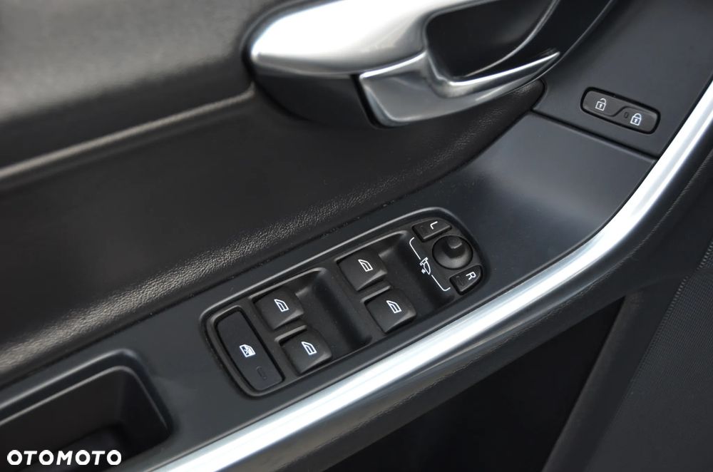 Volvo V60 D2 Drive-E R-Design Momentum - 22