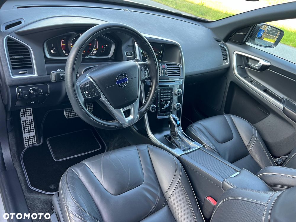 Volvo XC 60 D5 AWD R-Design Momentum - 17