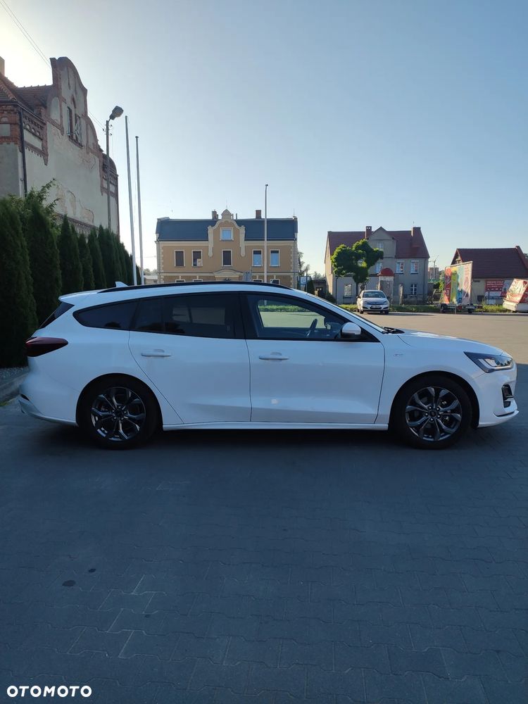 Ford Focus 1.0 EcoBoost Hybrid ST-LINE X - 10