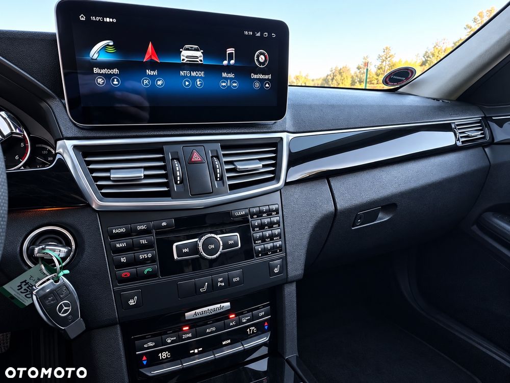 Mercedes-Benz Klasa E 220 CDI DPF BlueEFFICIENCY 7G-TRONIC Avantgarde - 16